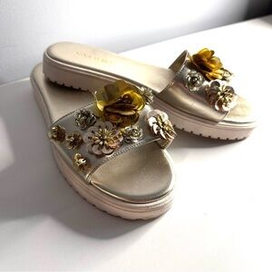 NINE WEST Gold Floral Embellished Slide Sandals size 7